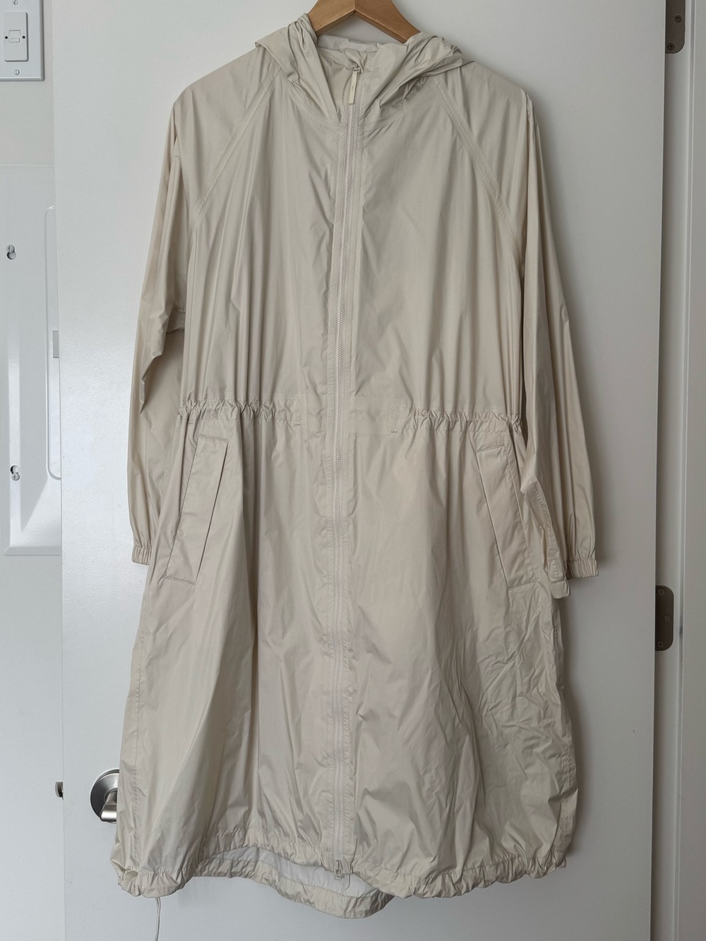 Uniqlo BlockTech Hooded Rain Jacket Lightweight Windbreaker Cream XS